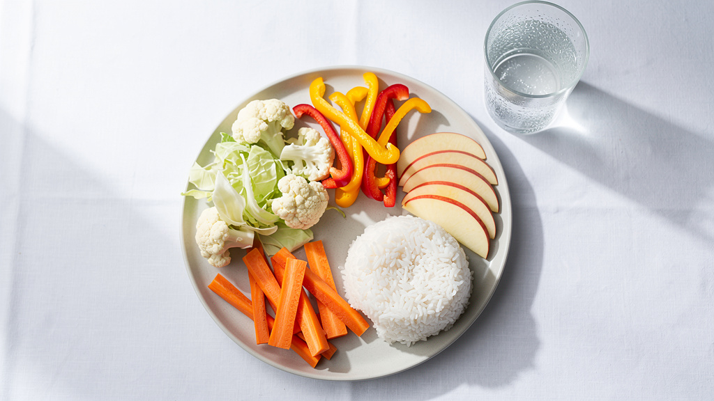 Nutritious kidney-friendly meal with fresh vegetables
